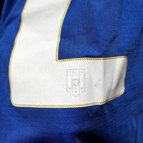 PUMA NWT Authentic Pirlo 21 ITALY World Cup 2014 home soccer shirt, Size L - Picture 9 of 11